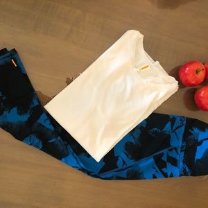 Bundle - Lucy white T and workout capris